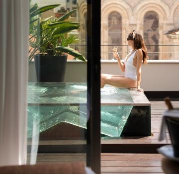 SUITE TERRASSE JACUZZI : VOTRE PARENTHÈSE PRIVÉE