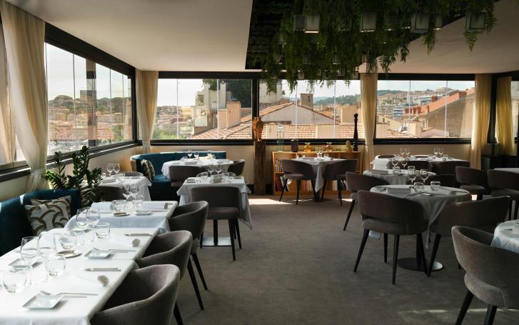 Hotel Five Seas - Restaurante y Bar